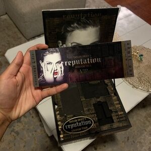 Taylor Swift VIP Reputation Box